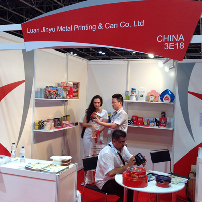 迪拜展會(huì)現(xiàn)場(chǎng)客人選擇我司鐵盒產(chǎn)品 迪拜展會(huì)現(xiàn)場(chǎng)客人選擇我司鐵盒產(chǎn)品