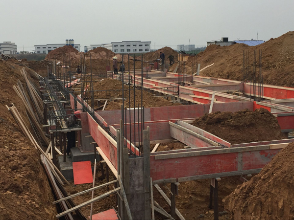 制罐基地施工現(xiàn)場 制罐基地施工現(xiàn)場