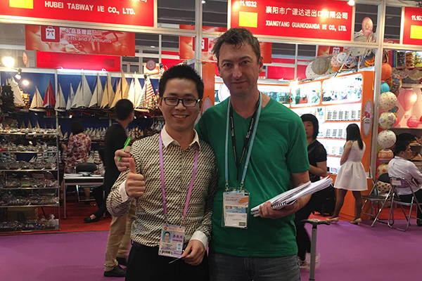 與巴西客戶(hù)合影.jpg 與巴西客戶(hù)合影.jpg