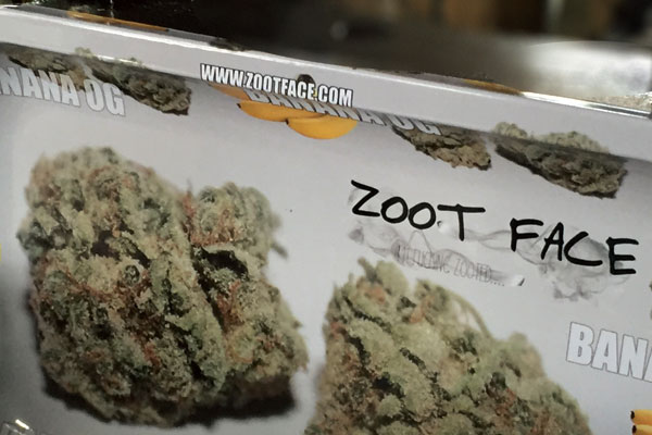 托盤壓邊預(yù)彎長(zhǎng)邊.jpg 托盤壓邊預(yù)彎長(zhǎng)邊.jpg