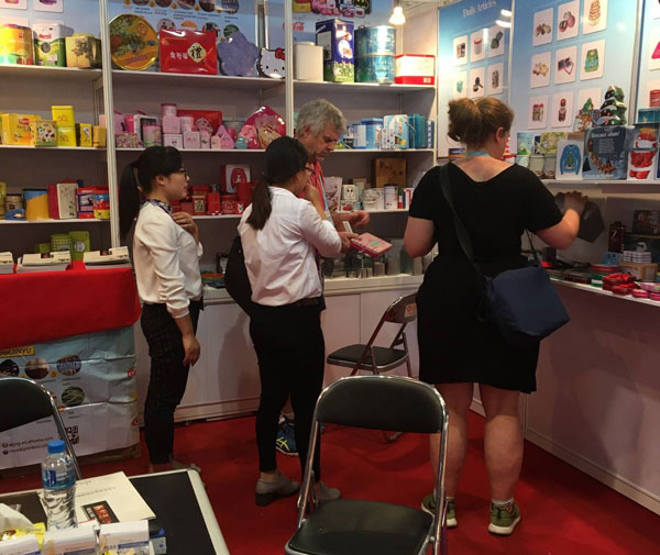 國外客戶參觀3.jpg 國外客戶參觀3.jpg