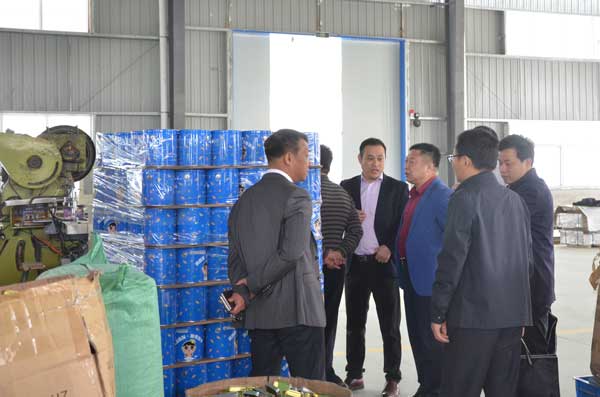 市商務(wù)局人大代表到金裕制罐調(diào)研3.jpg 市商務(wù)局人大代表到金裕制罐調(diào)研3.jpg