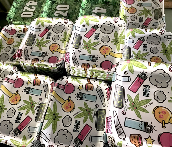 鐵盒產(chǎn)品.jpg 鐵盒產(chǎn)品.jpg