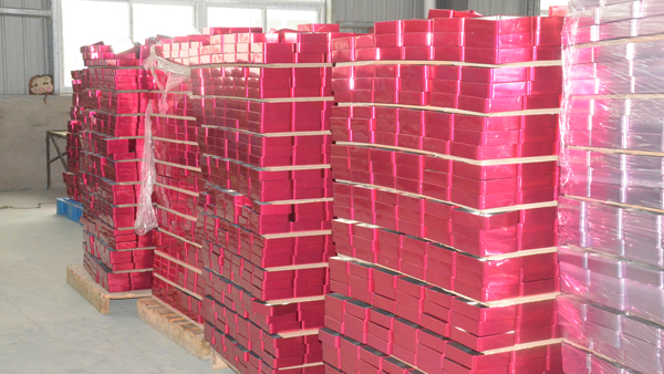 化妝品鐵盒加工現(xiàn)場2.jpg 化妝品鐵盒加工現(xiàn)場2.jpg