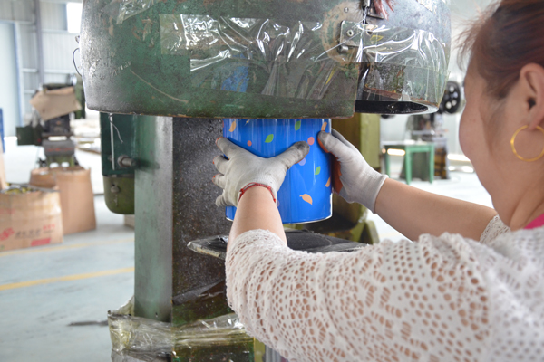 鐵盒制作過(guò)程 鐵盒制作過(guò)程