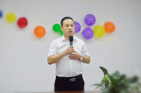 章總送上生日祝福 章總送上生日祝福