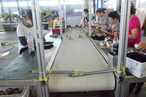 忙碌的一線車間 忙碌的一線車間