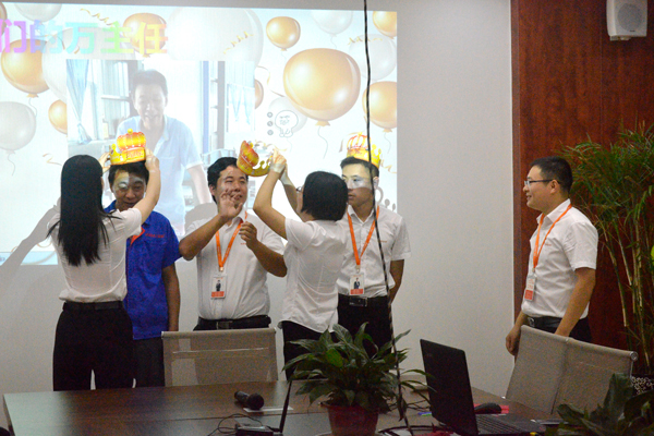 金裕大牌生日會,戴生日帽 金裕大牌生日會,戴生日帽