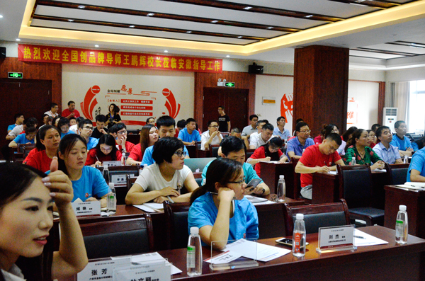 小伙伴們認真聽課 小伙伴們認真聽課