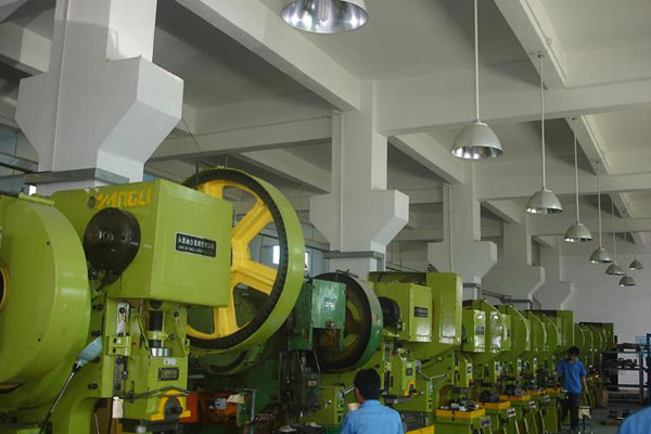 馬口鐵盒生產(chǎn)車(chē)間 馬口鐵盒生產(chǎn)車(chē)間