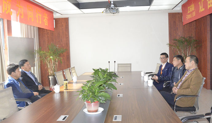 開(kāi)發(fā)區(qū)黨委會(huì)管委會(huì)李主任前來(lái)金裕制罐召開(kāi)黨建會(huì)議 開(kāi)發(fā)區(qū)黨委會(huì)管委會(huì)李主任前來(lái)金裕制罐召開(kāi)黨建會(huì)議