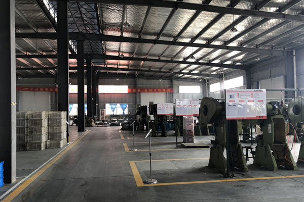 鐵盒包裝廠(chǎng)家生產(chǎn)車(chē)間 鐵盒包裝廠(chǎng)家生產(chǎn)車(chē)間