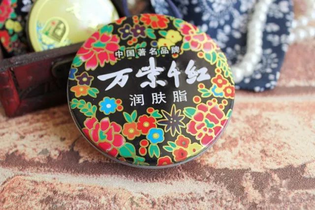 鐵盒包裝萬(wàn)紫千紅潤(rùn)膚脂 鐵盒包裝萬(wàn)紫千紅潤(rùn)膚脂